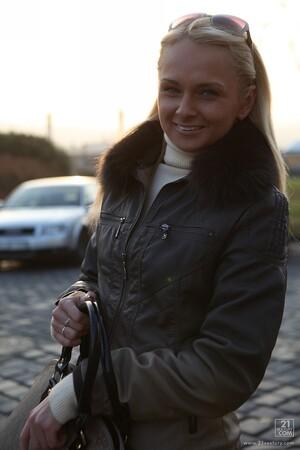 Original 853 px/ 1280 px