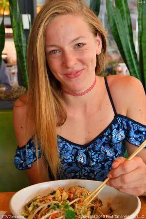 Original 852 px/ 1280 px