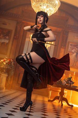 Helly von Valentine - Yor Forger (Spy x Family) #Cosplay #Uniform #Teen #BigAss #BigTits #ShavedPussy #Lingerie