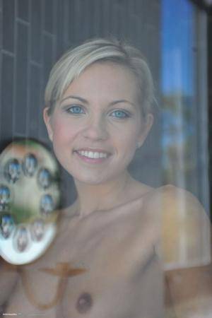 Original 852 px/ 1280 px