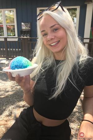 Original 2000 px/ 3000 px