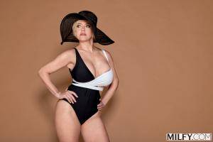 Original 2999 px/ 2000 px