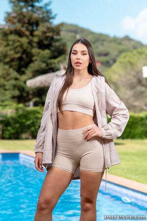 Original 1067 px/ 1600 px