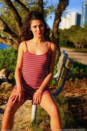 Original 852 px/ 1280 px