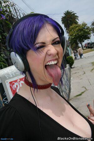 Original 1067 px/ 1600 px