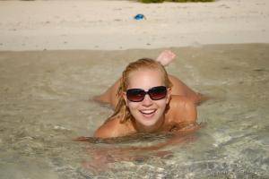 Original 3072 px/ 2056 px