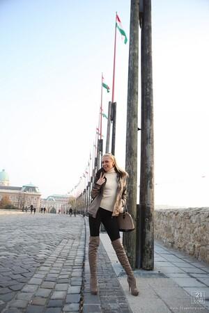 Original 853 px/ 1280 px