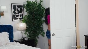 #Brazzers - Kendra Sunderland, Ivy Lebelle - Bi Girls Share A Big Cock