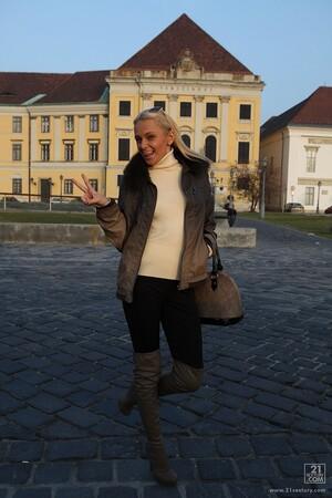 Original 853 px/ 1280 px