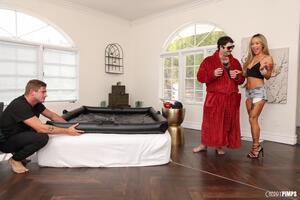 Original 8192 px/ 5464 px