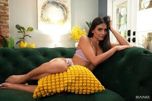 Original 2048 px/ 1365 px