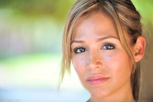 Original 1600 px/ 1064 px