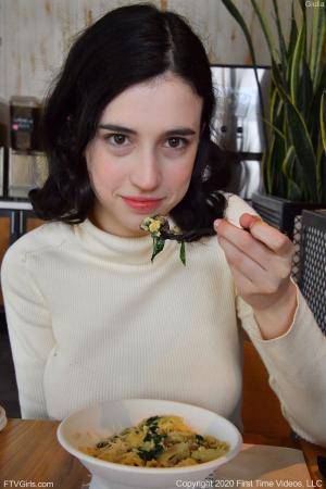 Original 852 px/ 1280 px