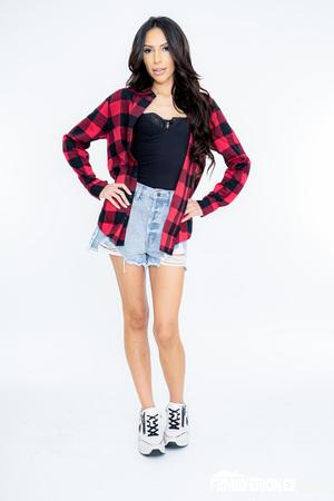 #FamilyStrokes - Melody Marks, Hime Marie, Millie Morgan - One of Us