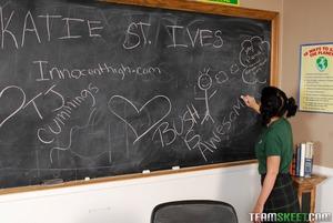 Original 1049 px/ 702 px