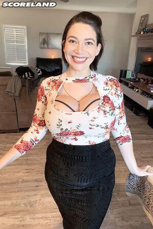 #Scoreland At Home With Sweater Girl Brooklyn Springvalley