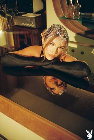 Original 2433 px/ 3637 px