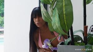 #Brazzers - Sarai Minx, Nia Bleu - Curvy Wife Plus Petite Cheater Equals Hot & Mean Threesome