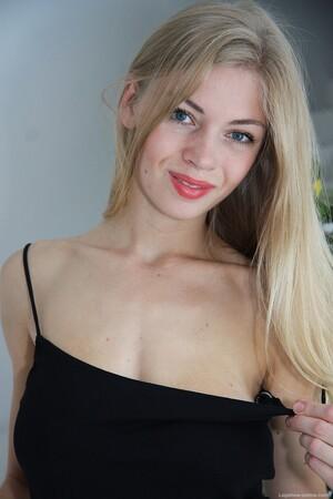 Original 1067 px/ 1600 px