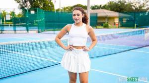 Willow Ryder-Teen Curves