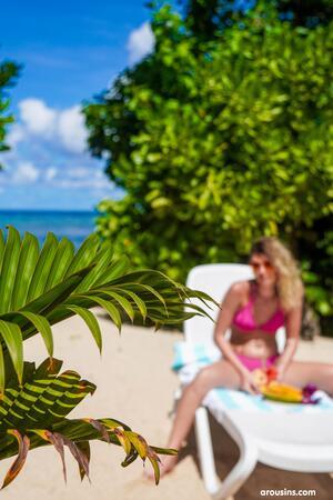 #Arousins Candice Demellza - Candice Demellza Beach vibes