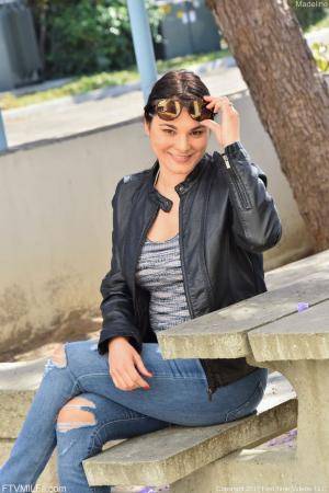 Original 852 px/ 1280 px