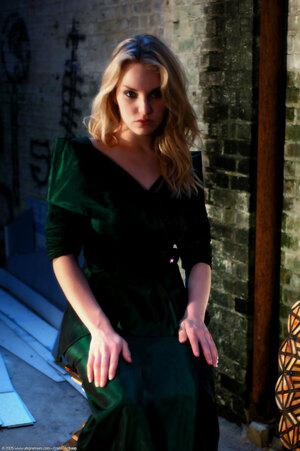 Original 1021 px/ 1536 px