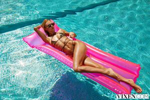 Original 2999 px/ 2000 px