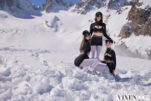 Original 2999 px/ 2000 px