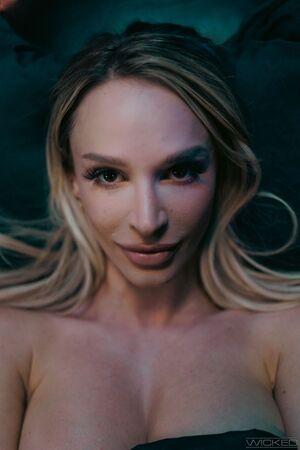 #Wicked - Emma Hix - The Hunger Siegfried & Jeff