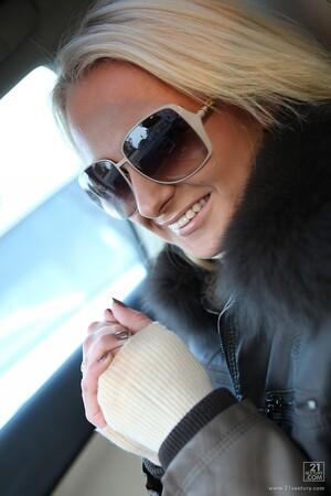 Original 853 px/ 1280 px