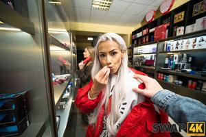 Original 4090 px/ 2727 px