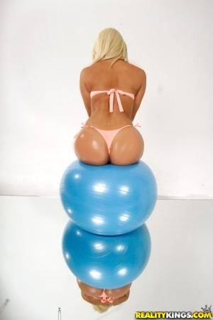 Original 2560 px/ 3840 px