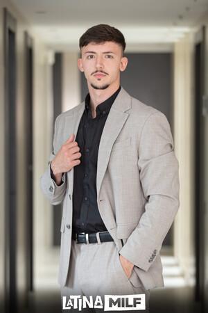 Original 2560 px/ 3840 px