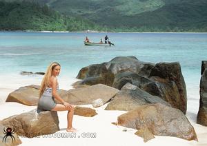 Original 842 px/ 595 px