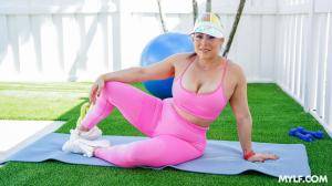 MYLF Carmela Clutch - Big Booty Workout 21 Jan_98894188