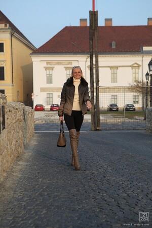 Original 853 px/ 1280 px