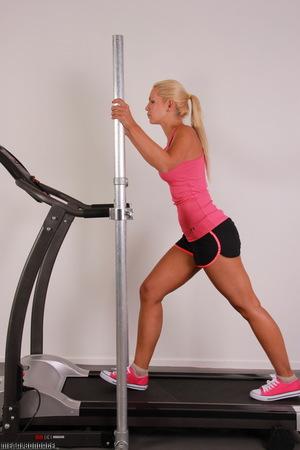 Original 853 px/ 1280 px