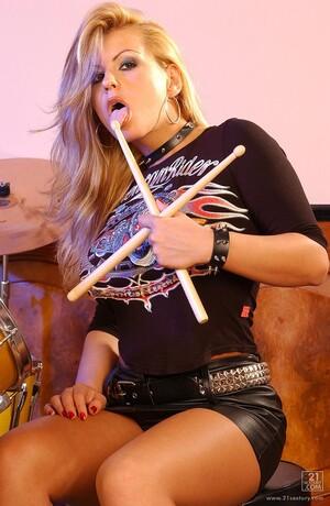 Original 834 px/ 1280 px