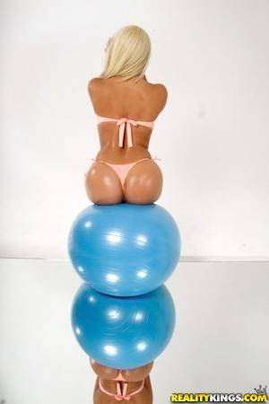 Original 2560 px/ 3840 px