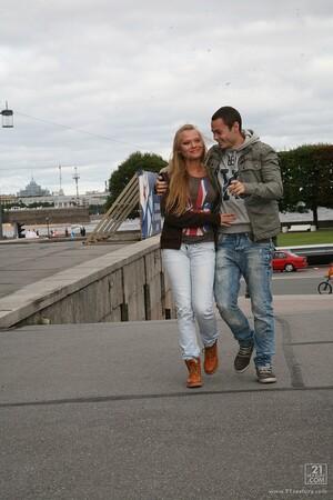 Original 853 px/ 1280 px