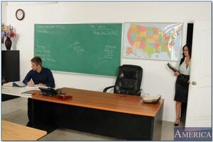 Original 850 px/ 569 px