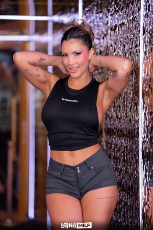 Original 2565 px/ 3840 px