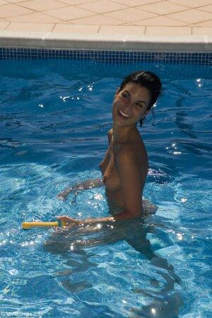 Original 853 px/ 1280 px